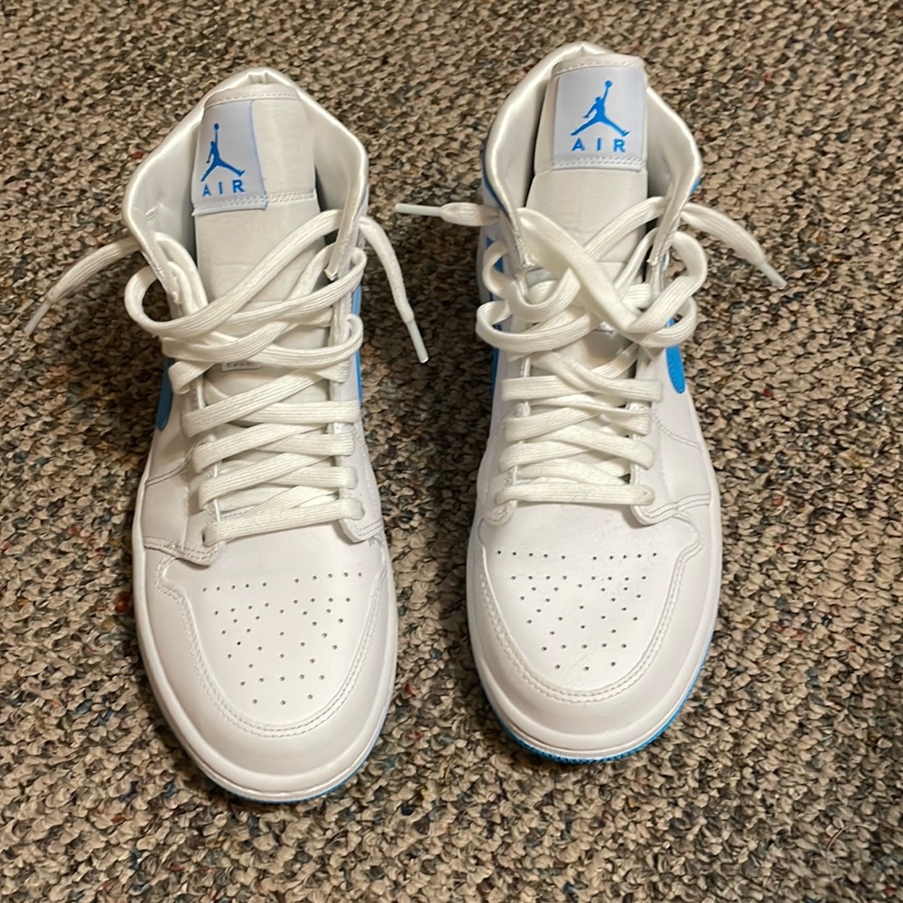 jordan 1 mid UNC (W)